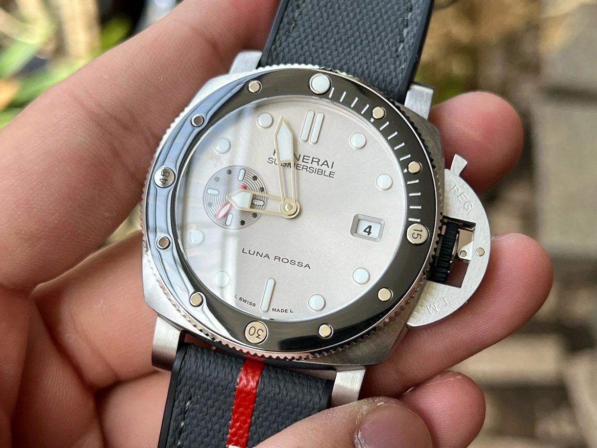 파네라이 섭머저블 콰란타콰트로 루나 로사 PAM01391