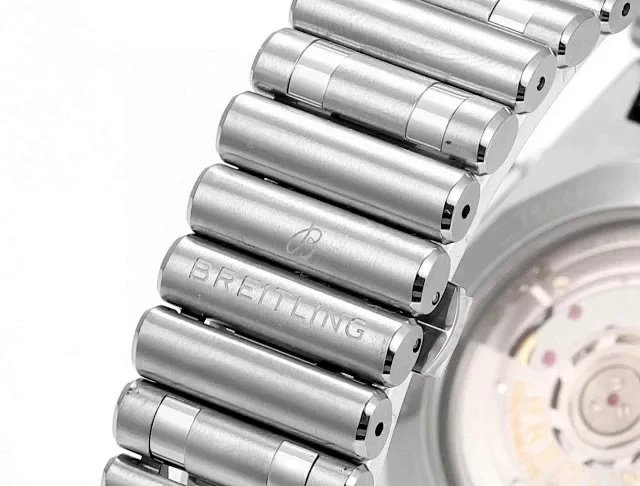 브라이틀링 크로노맷 B01 42