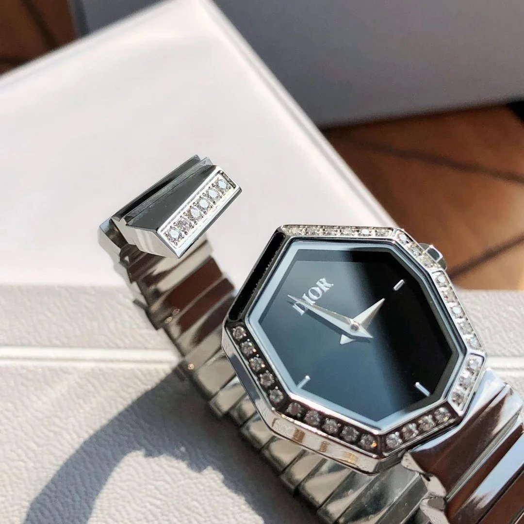 디올 Gem Dior 타임피스