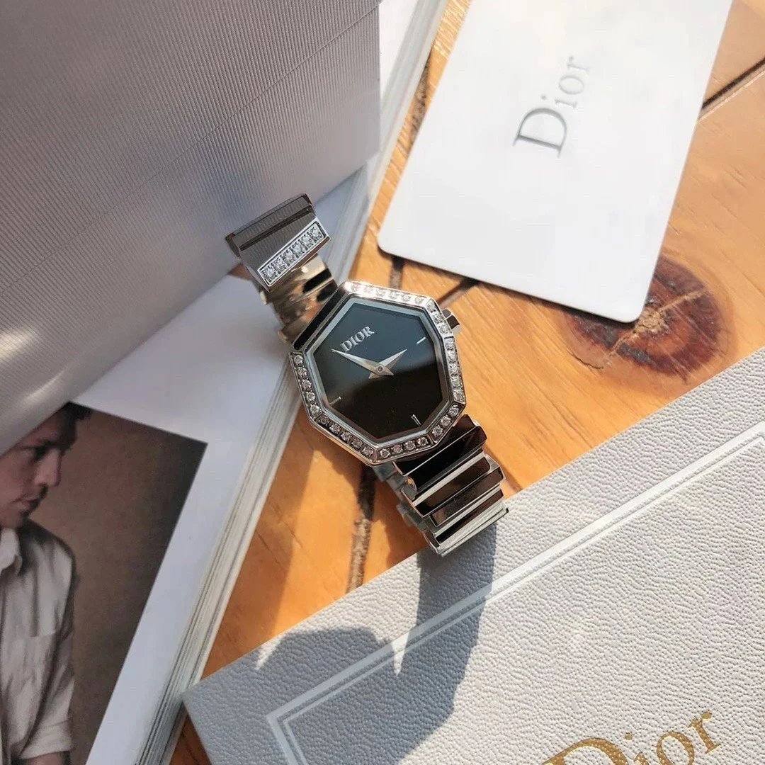 디올 Gem Dior 타임피스