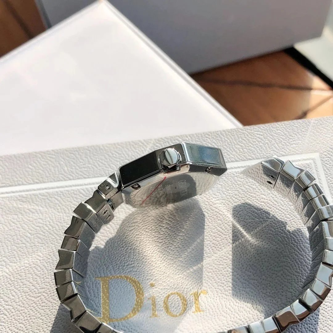 디올 Gem Dior 타임피스