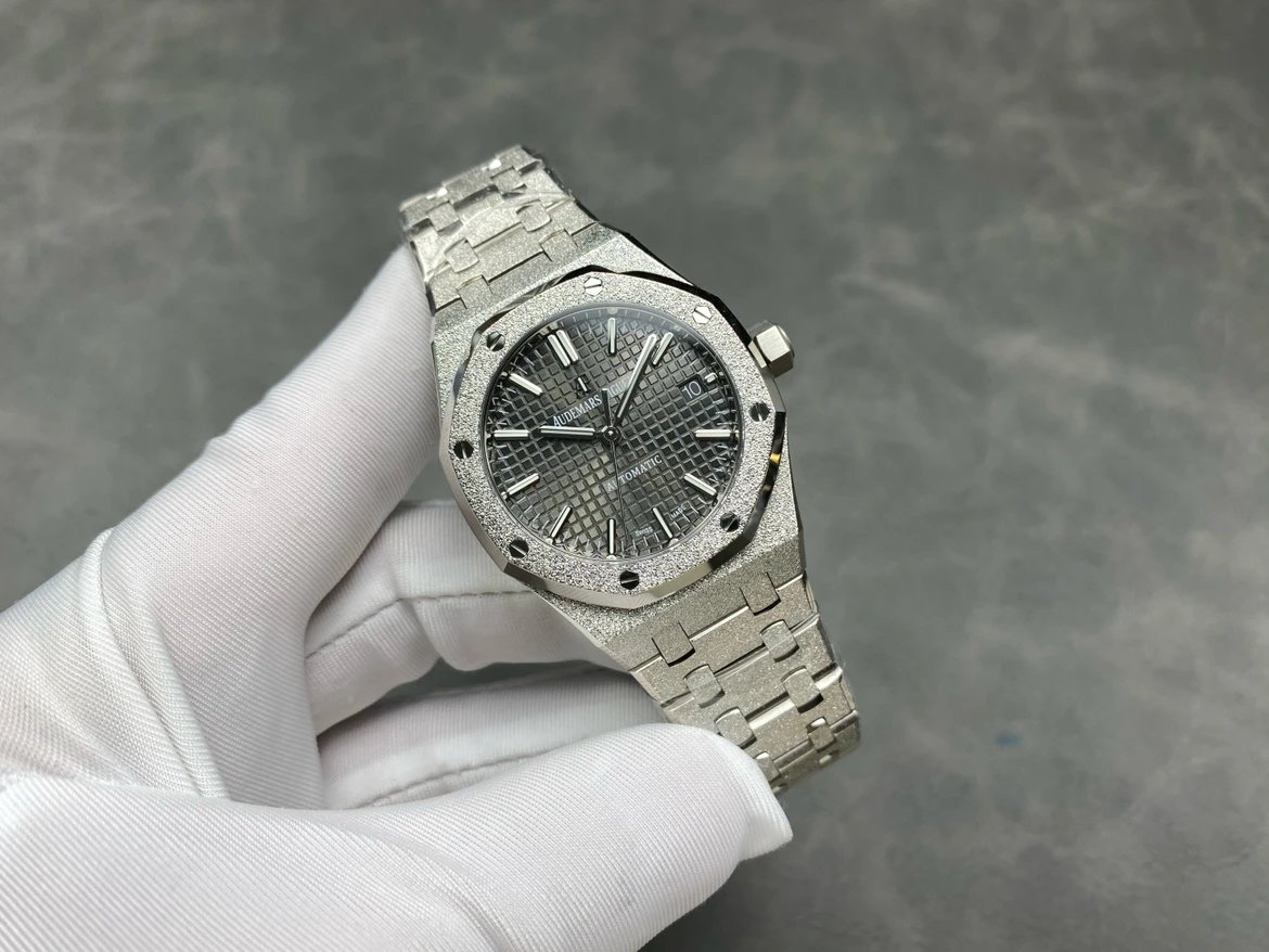 오데마 피게 로얄 오크 프로스티드 골드