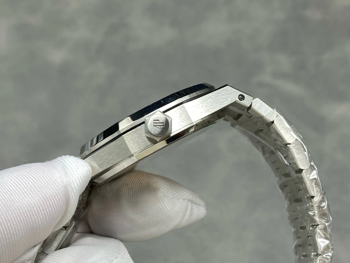 오데마 피게 로얄 오크 프로스티드 골드