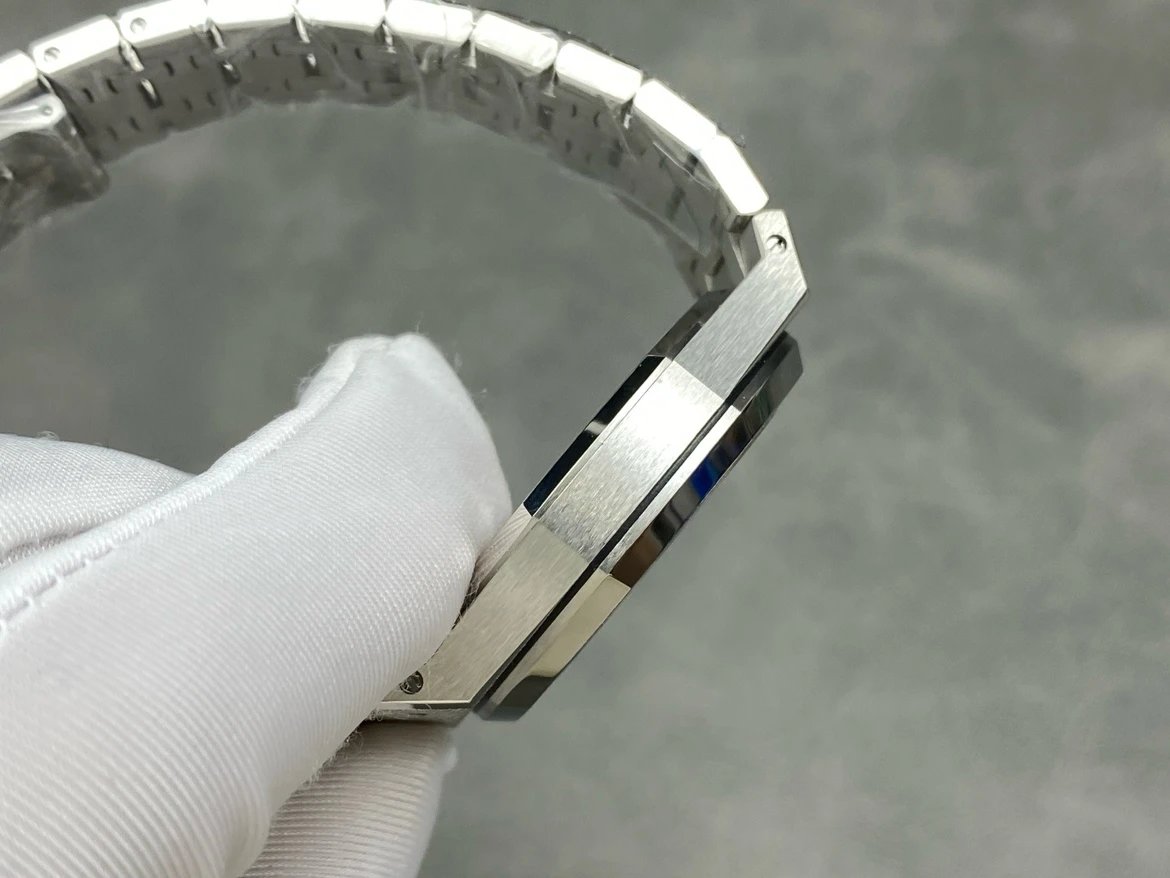 오데마 피게 로얄 오크 프로스티드 골드