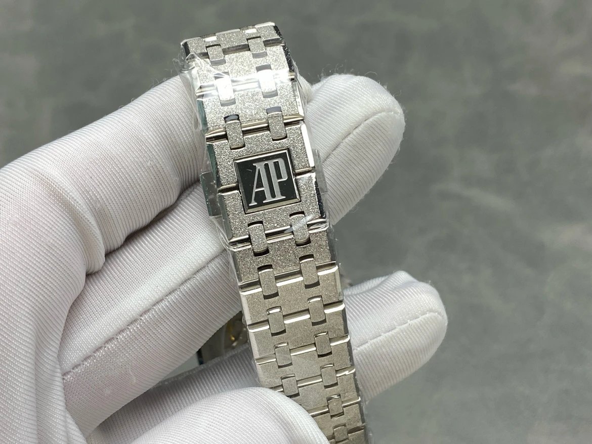 오데마 피게 로얄 오크 프로스티드 골드