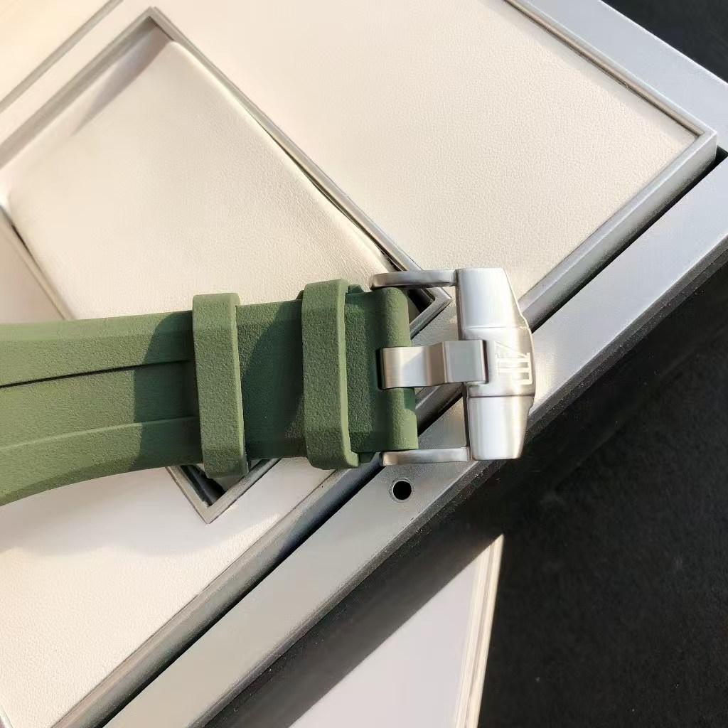 오데마 피게 로얄 오크 오프쇼어 다이버 15720ST