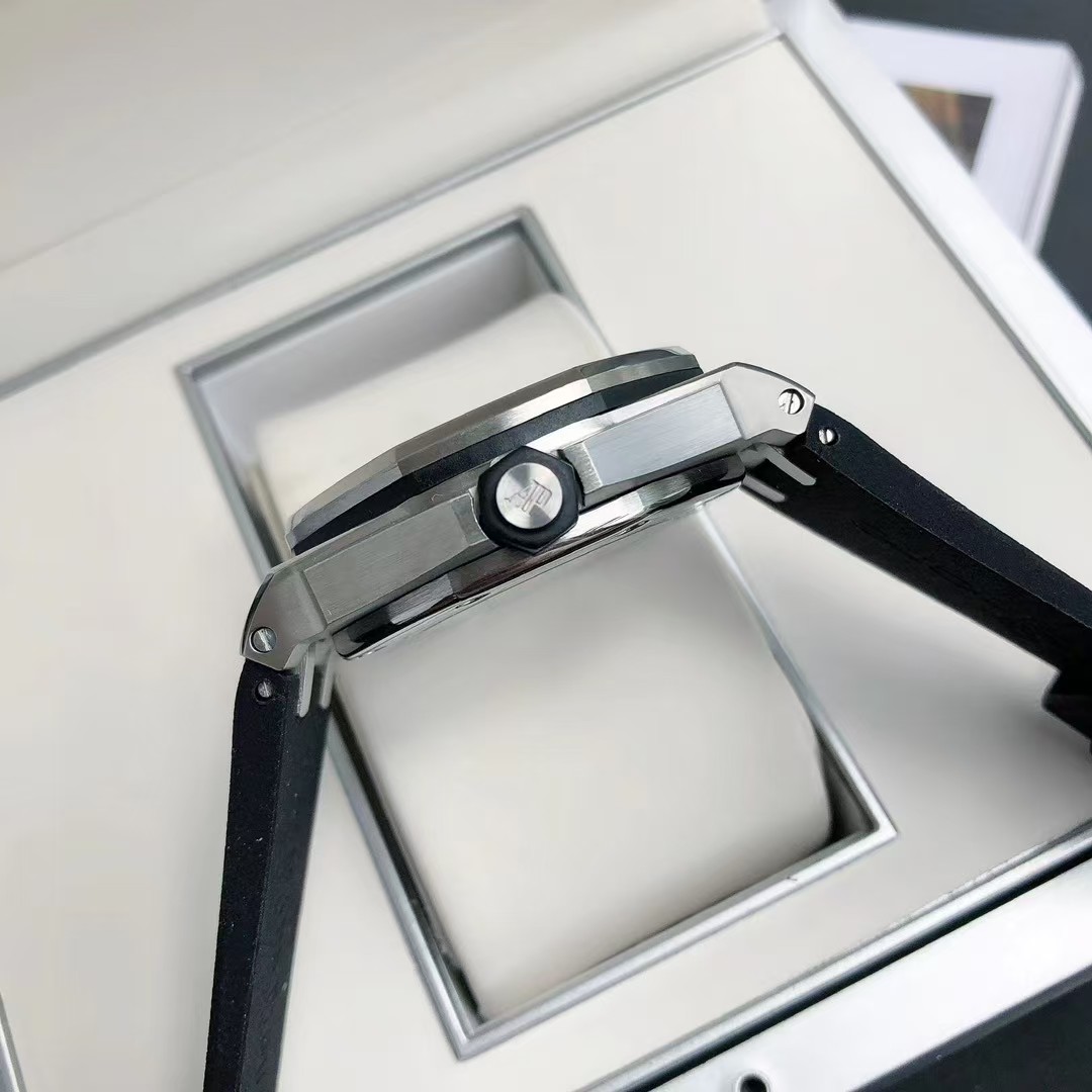 오데마 피게 로얄 오크 오프쇼어 다이버 15720