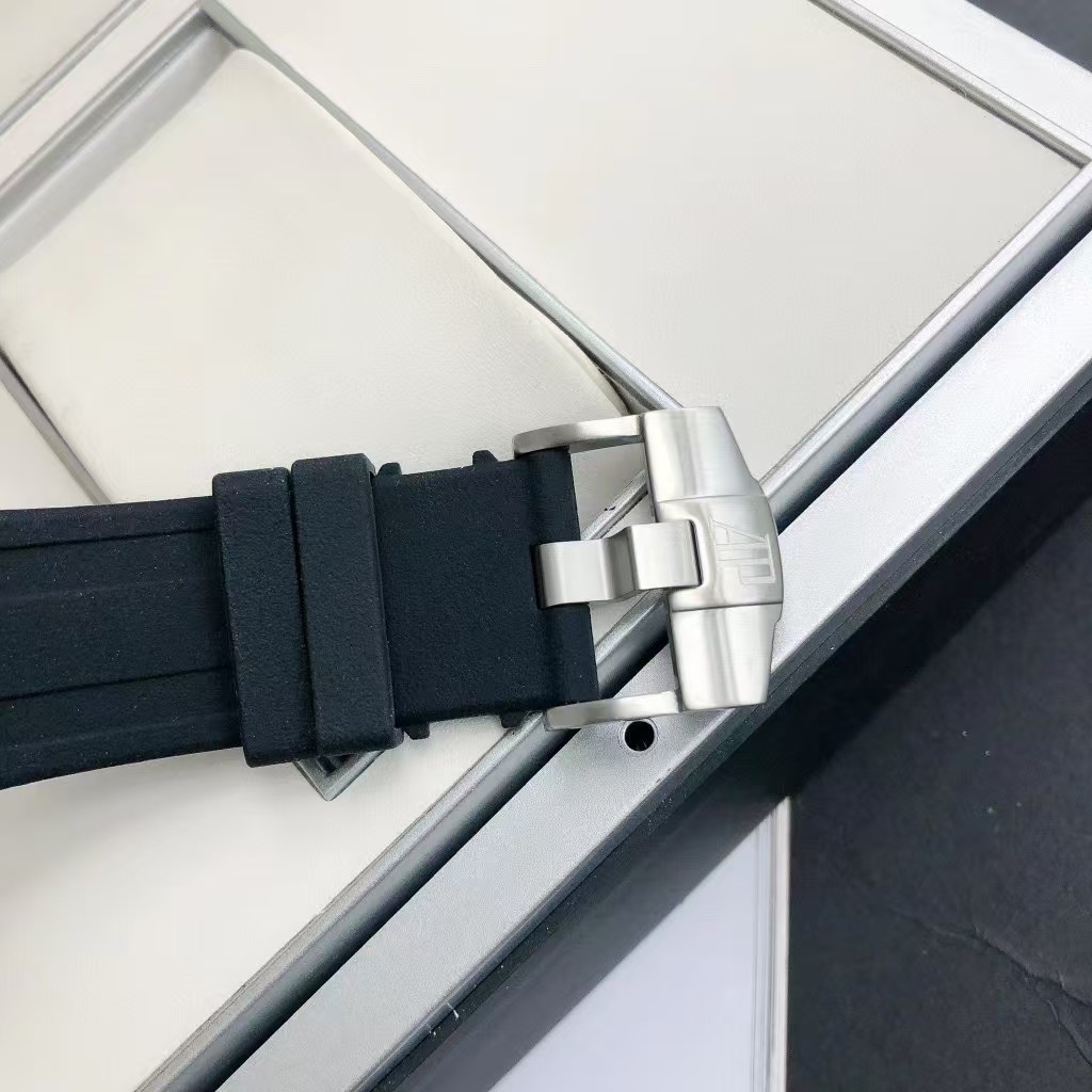 오데마 피게 로얄 오크 오프쇼어 다이버 15720