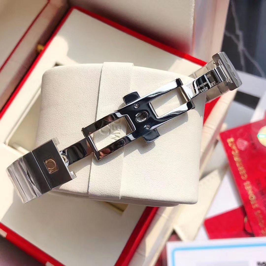 오메가 컨스텔레이션 쿼츠