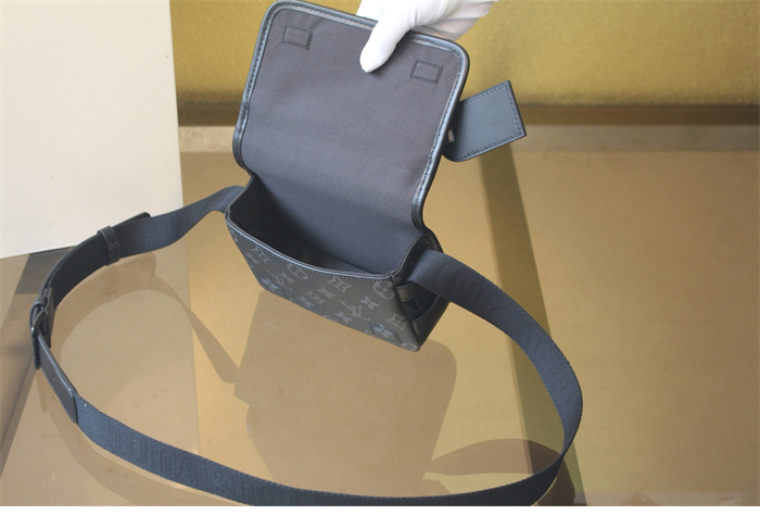 루이비통 보스포어 웨어러블 월릿 이클립스 모노그램 M12599