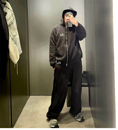 발렌시아가 24SS 로고 후드 집업 스웨트셔츠