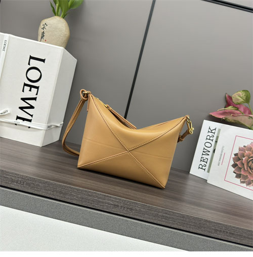 로에베 퍼즐 폴드 파우치 클러치백