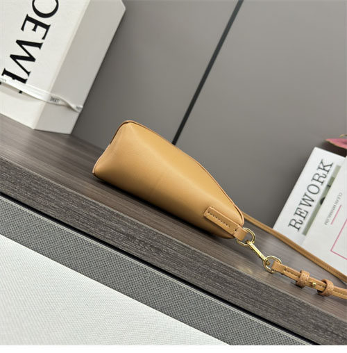 로에베 퍼즐 폴드 파우치 클러치백