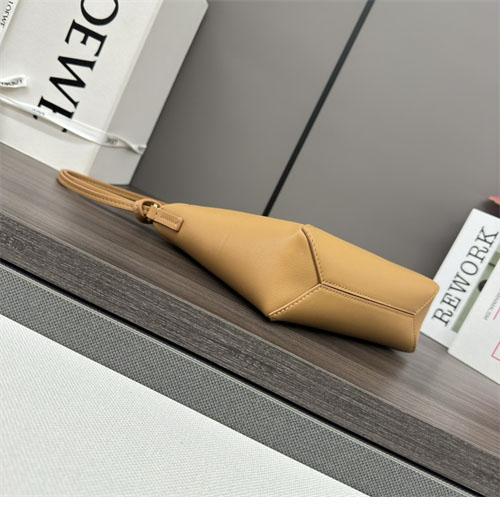 로에베 퍼즐 폴드 파우치 클러치백