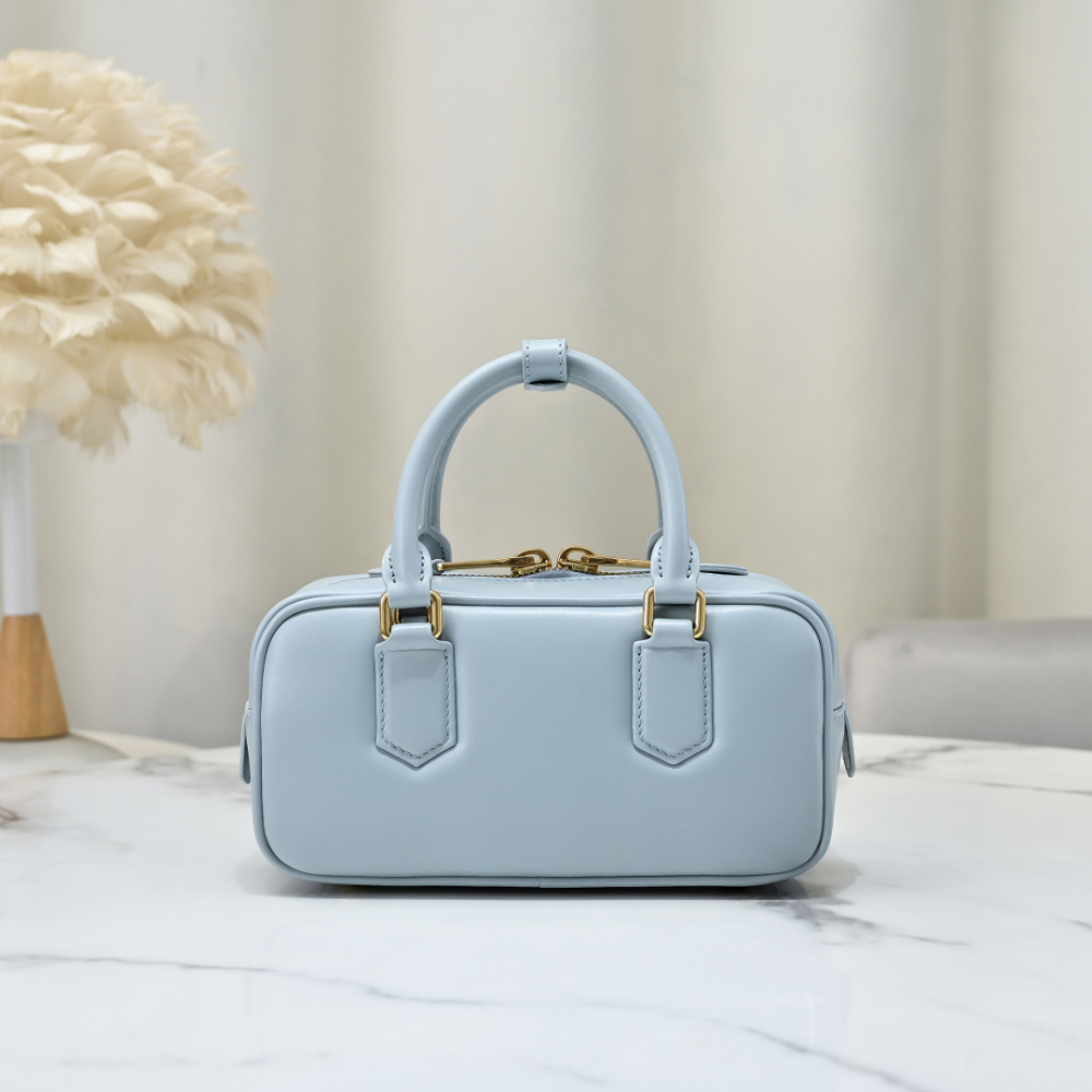 미우미우 Arcadie Leather Regular