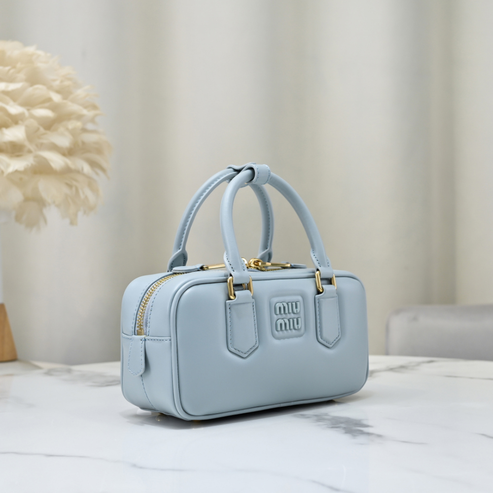 미우미우 Arcadie Leather Regular