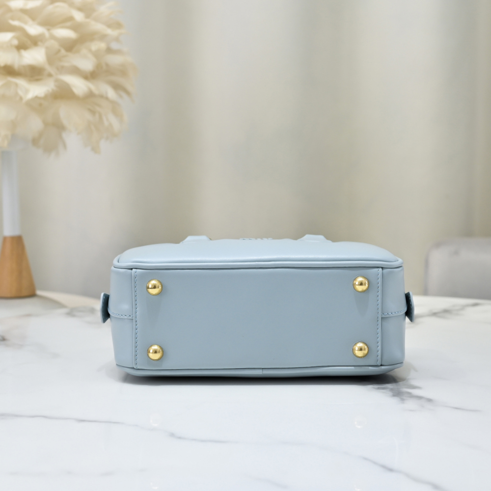 미우미우 Arcadie Leather Regular