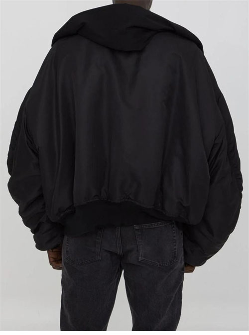 발렌시아가 24FW 크롭 항공 점퍼