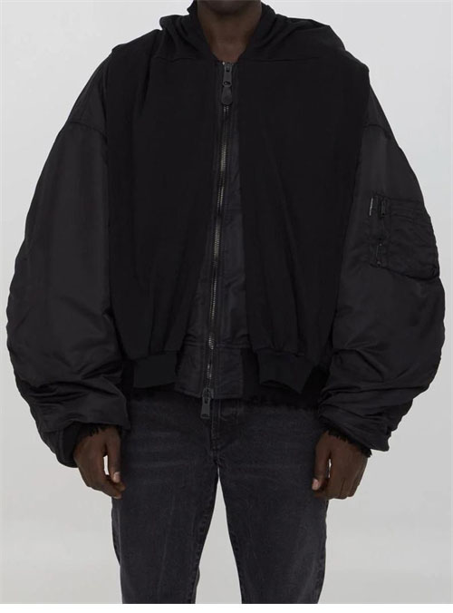 발렌시아가 24FW 크롭 항공 점퍼