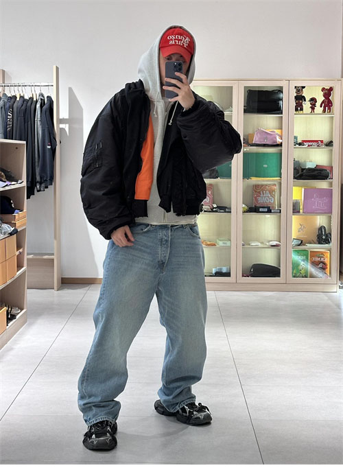 발렌시아가 24FW 크롭 항공 점퍼