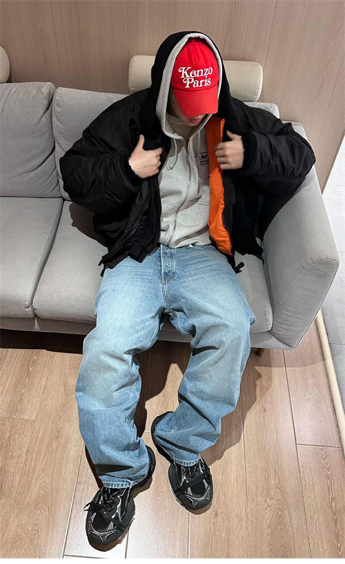 발렌시아가 24FW 크롭 항공 점퍼