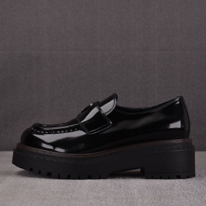 프라다 브러쉬드 페이턴트 러버 솔 로퍼