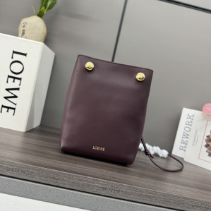 로에베 페블 버킷백