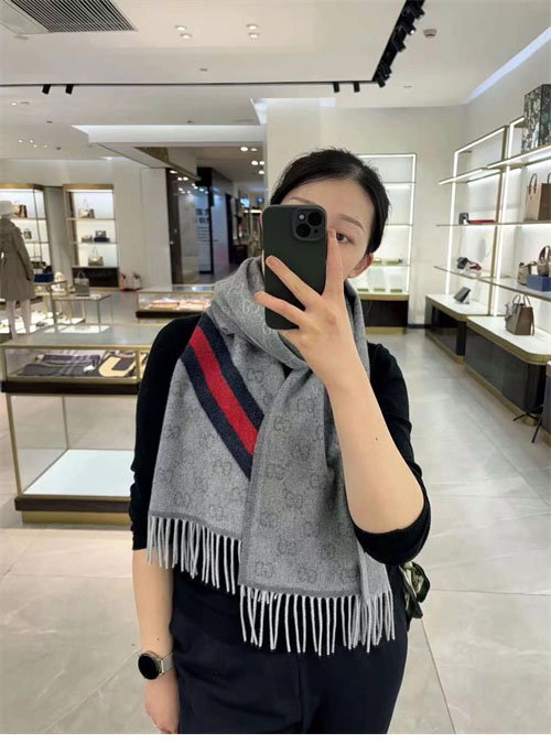 구찌 GG 웹 울 머플러