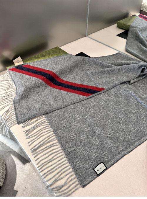 구찌 GG 웹 울 머플러