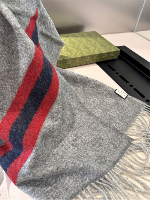 구찌 GG 웹 울 머플러