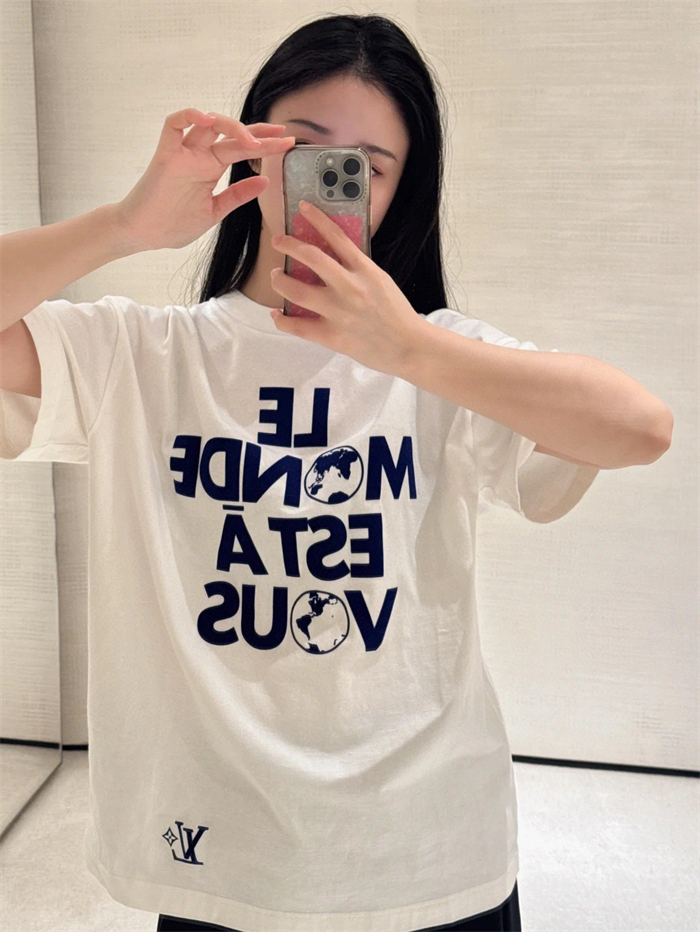 루이비통 Le Monde Est À Vous 그래픽 반팔 티셔츠