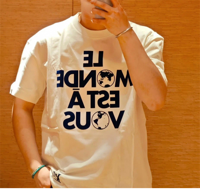 루이비통 Le Monde Est À Vous 그래픽 반팔 티셔츠