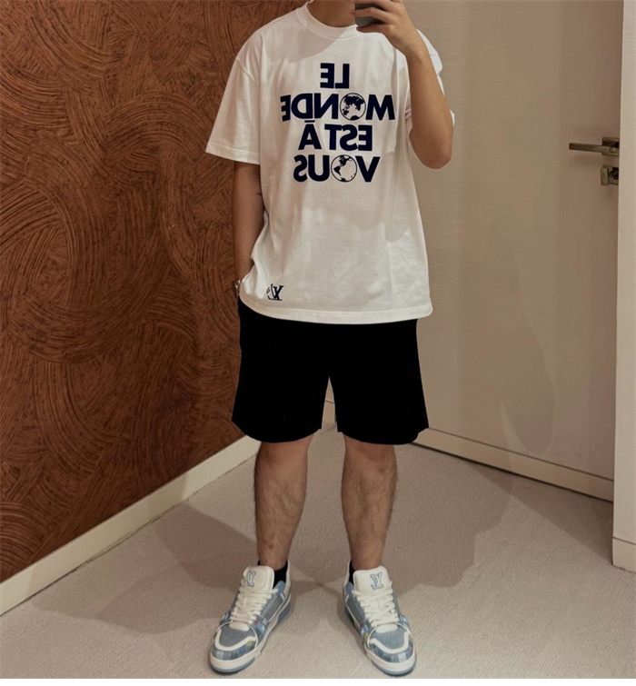 루이비통 Le Monde Est À Vous 그래픽 반팔 티셔츠