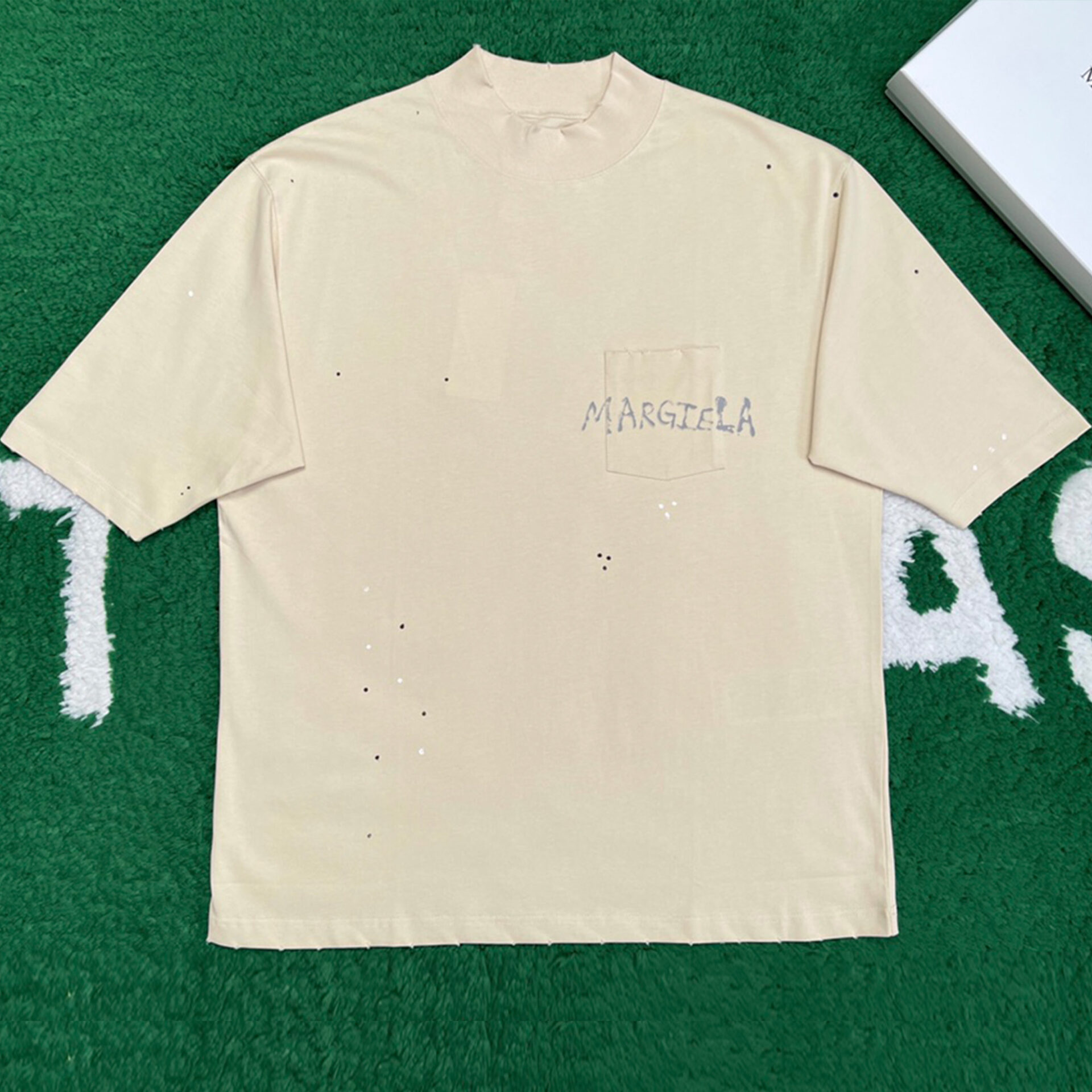 마르지엘라 페인팅 로고 반팔 티셔츠 베이지