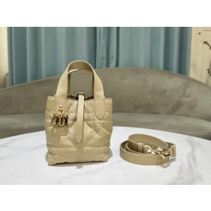 디올 Toujours Nano