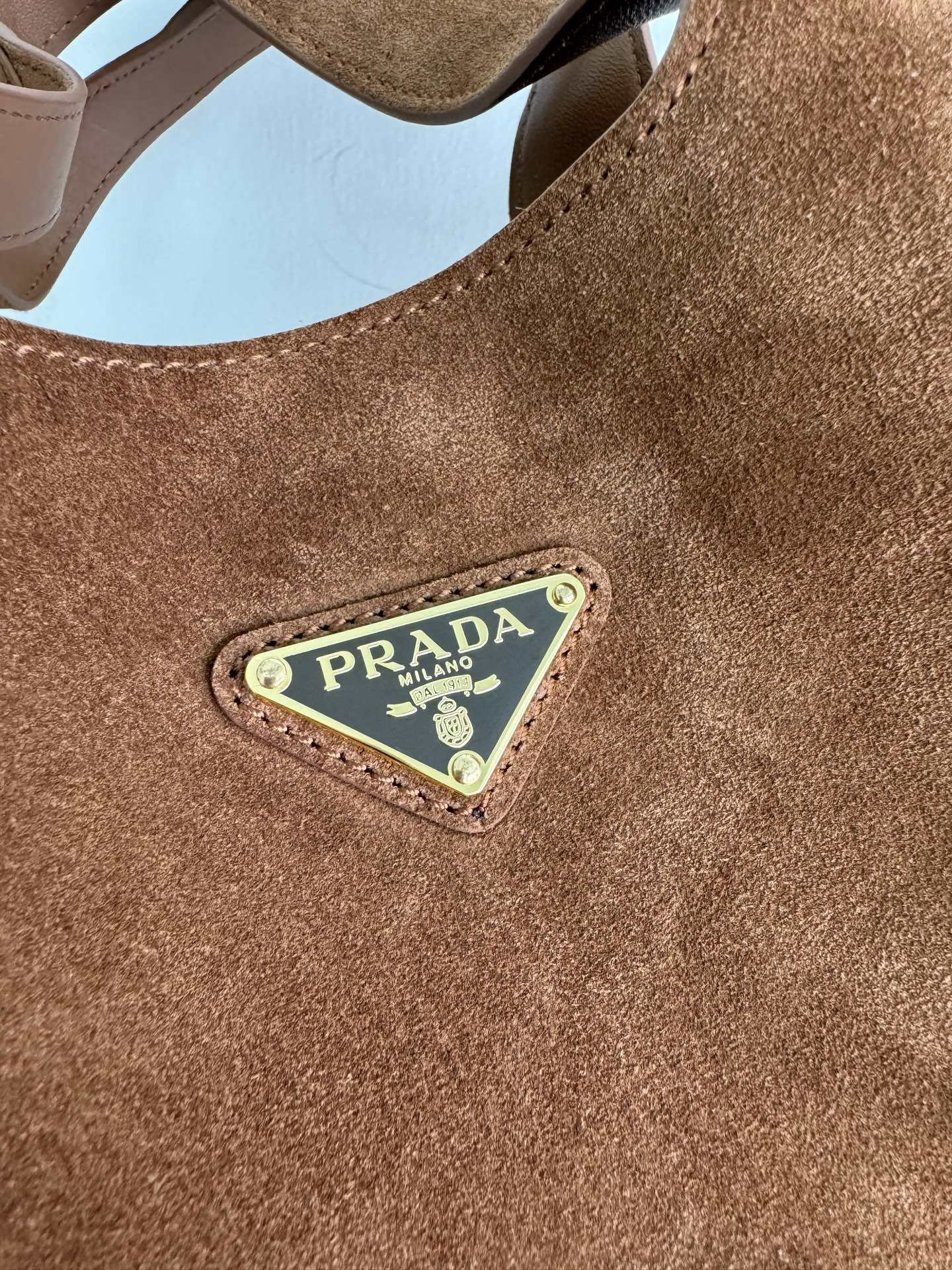 프라다 스웨이드 토트백