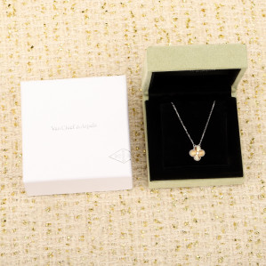 반클리프 아펠 빈티지 알함브라 펜던트 기요셰 