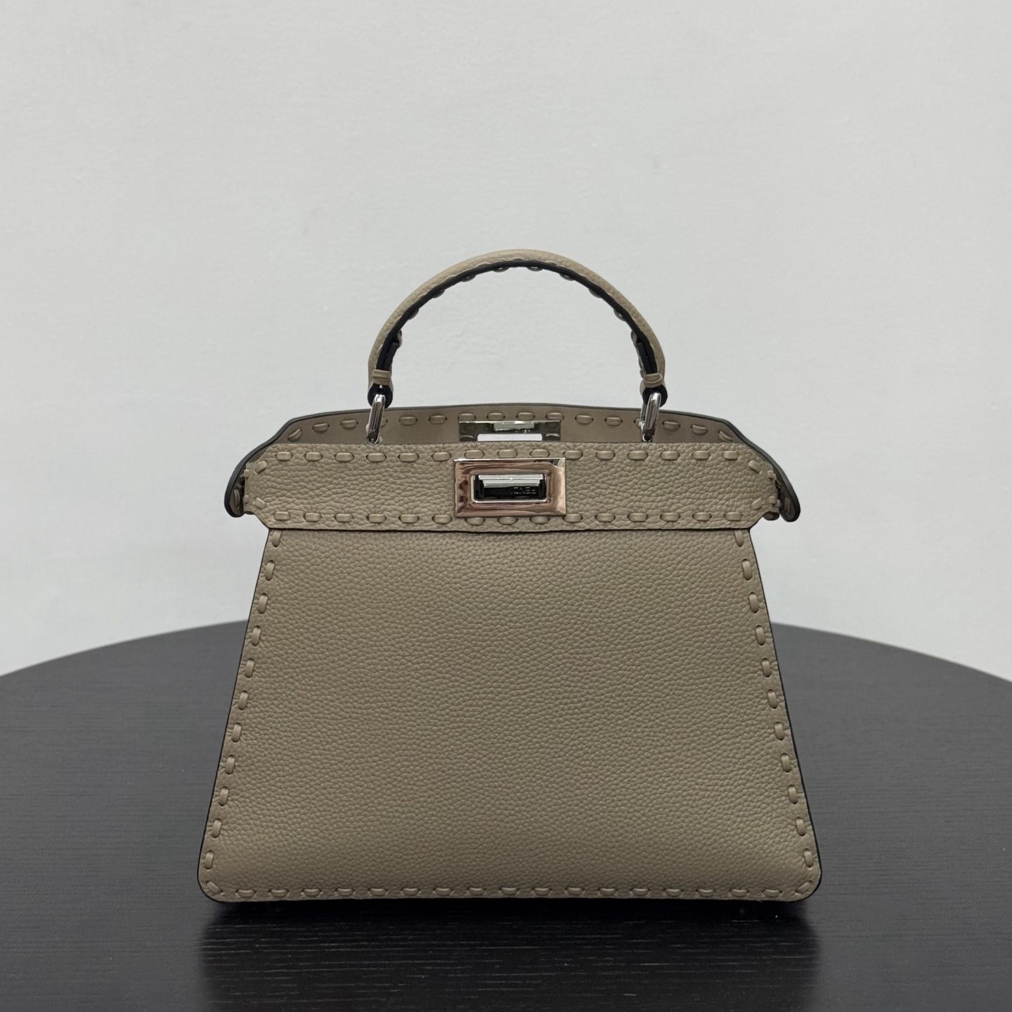 펜디 스몰 피카부 아이씨 유