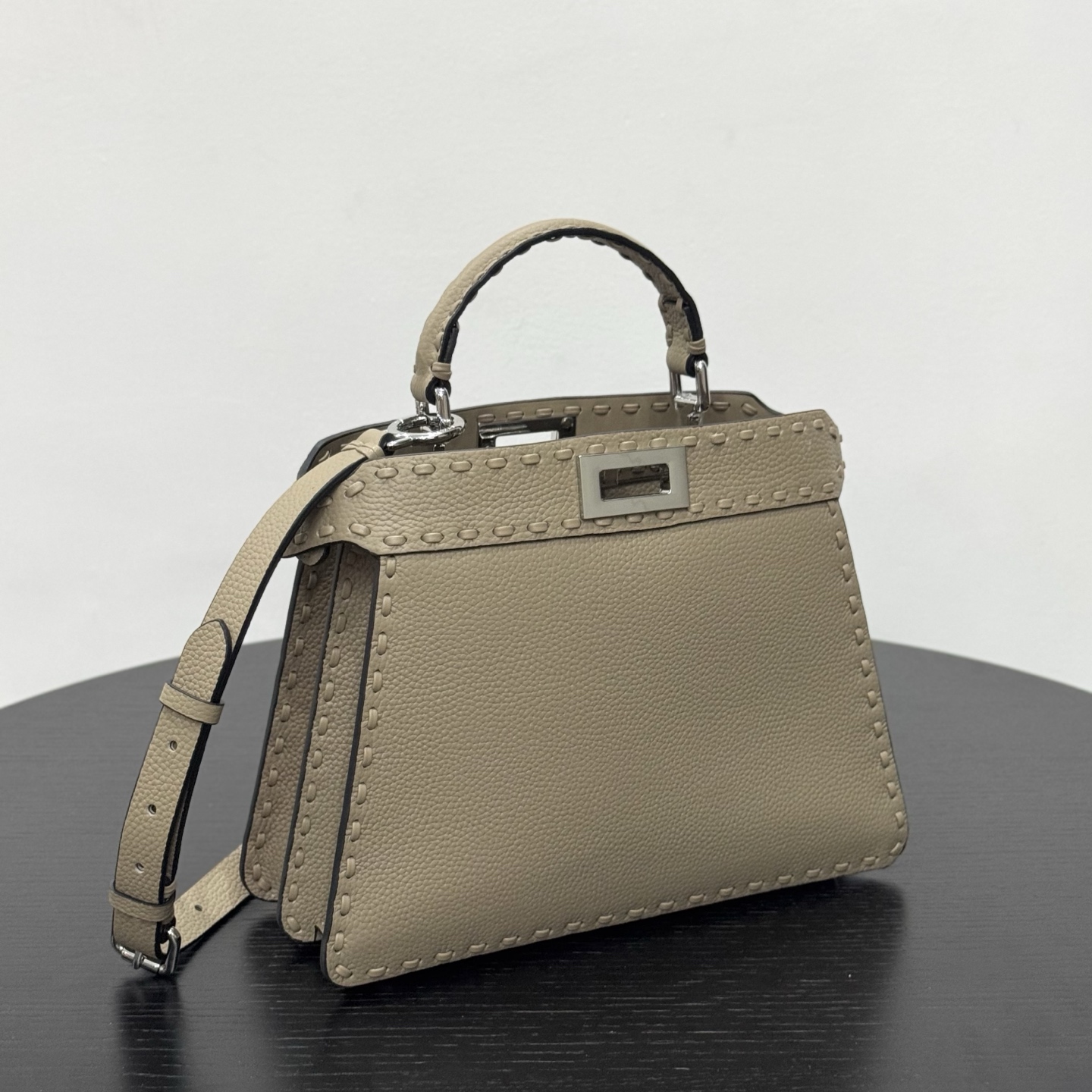 펜디 스몰 피카부 아이씨 유