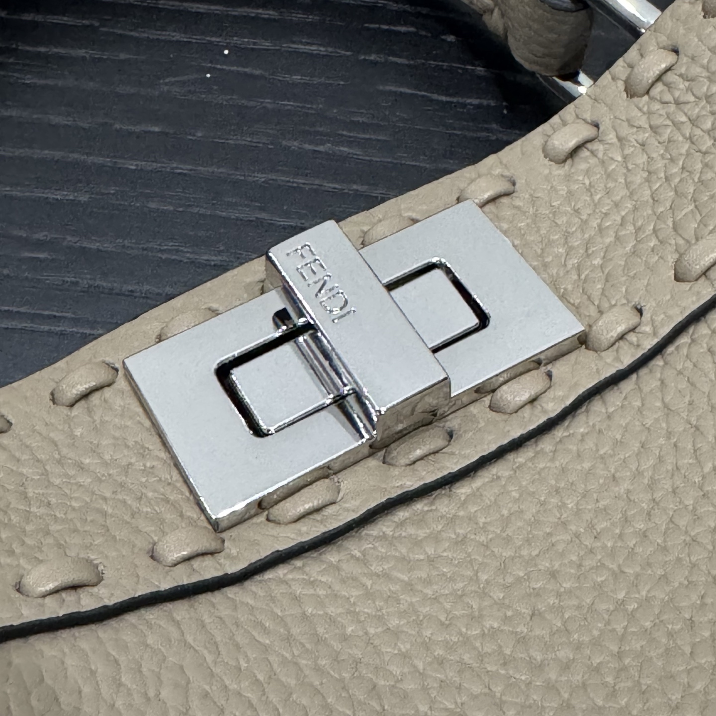 펜디 스몰 피카부 아이씨 유