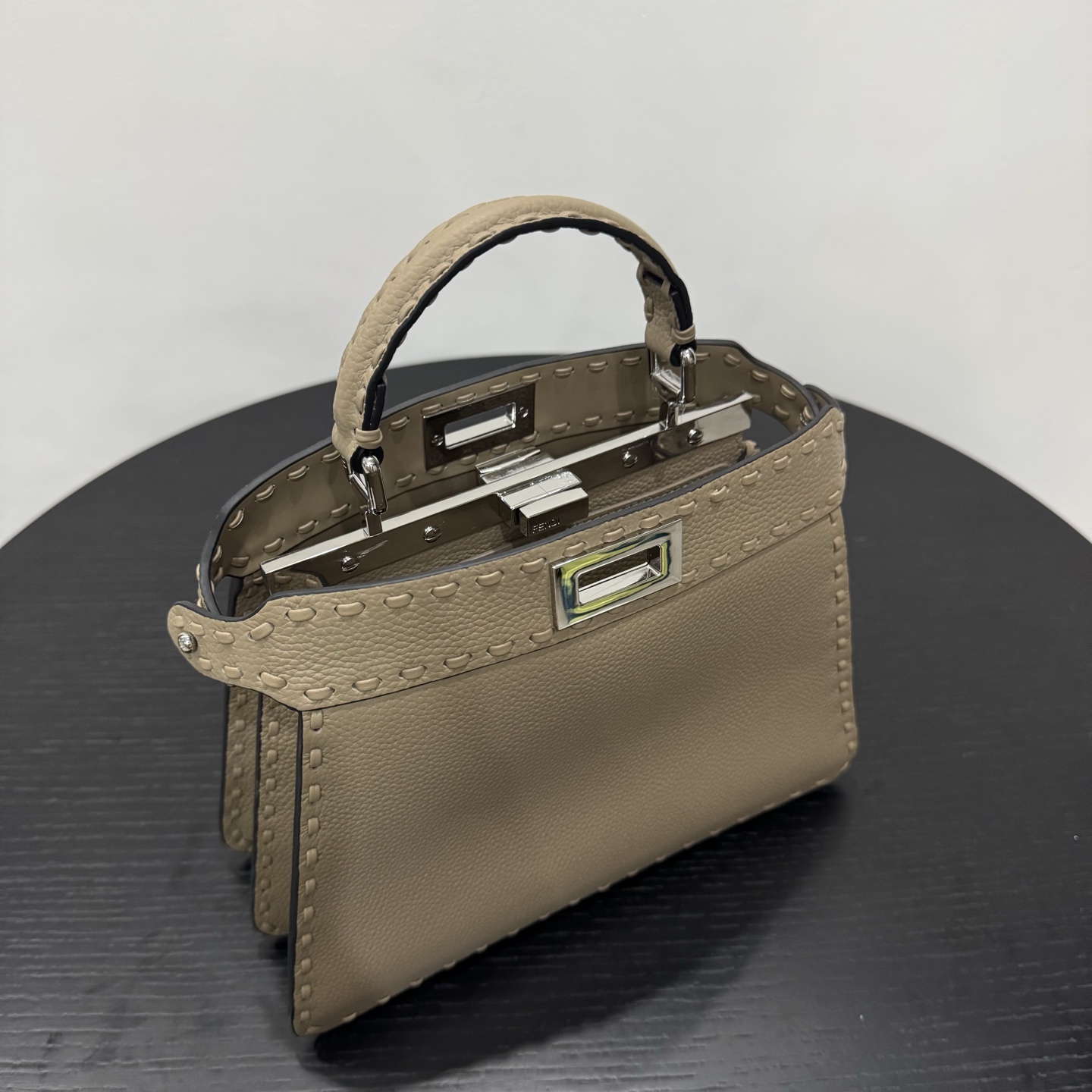 펜디 스몰 피카부 아이씨 유