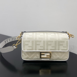 펜디 미디움 바게뜨 FF 3D 엠보스드