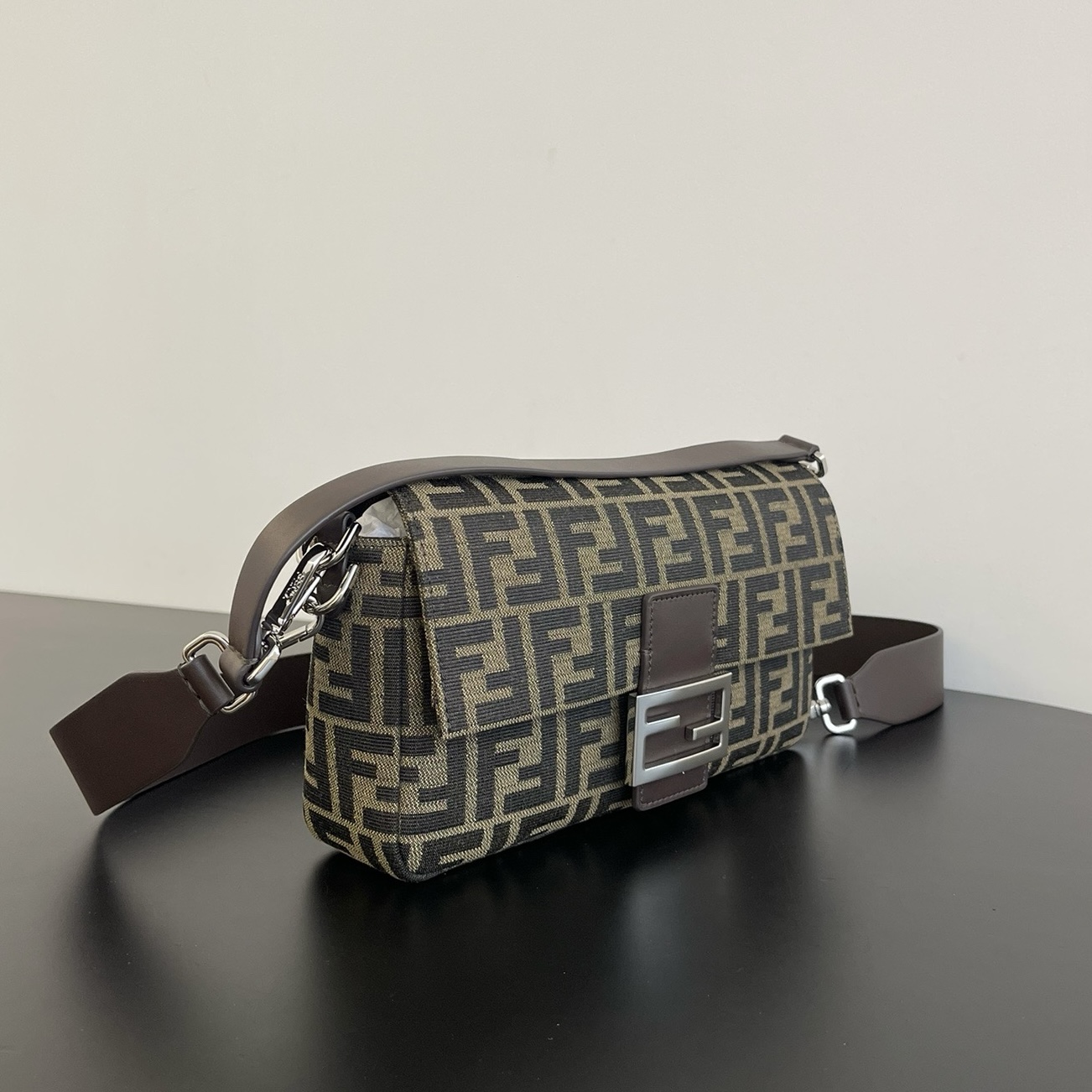 펜디 미디움 바게뜨 FF 3D 엠보스드