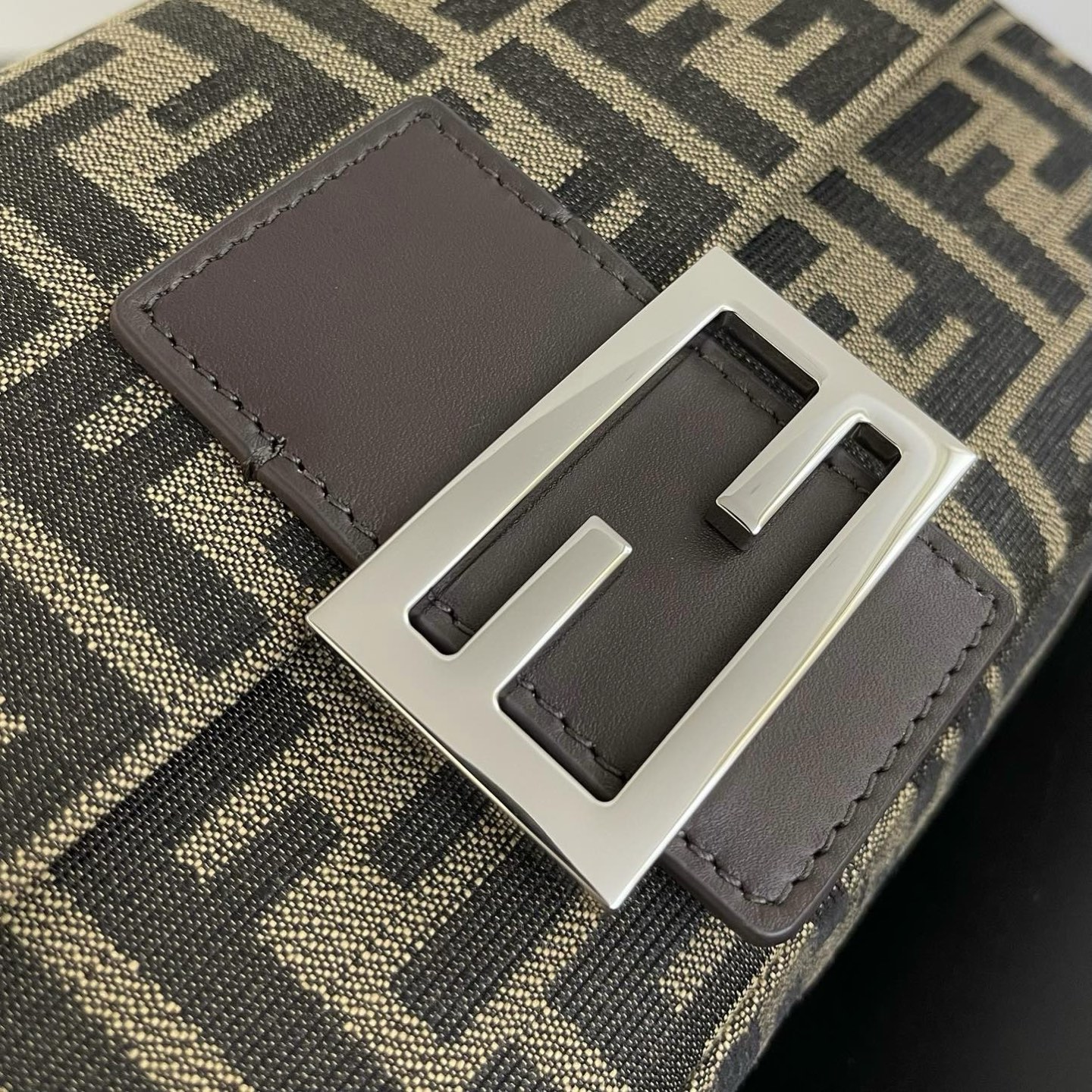 펜디 미디움 바게뜨 FF 3D 엠보스드