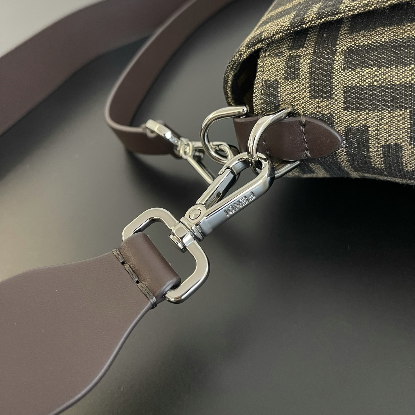 펜디 미디움 바게뜨 FF 3D 엠보스드