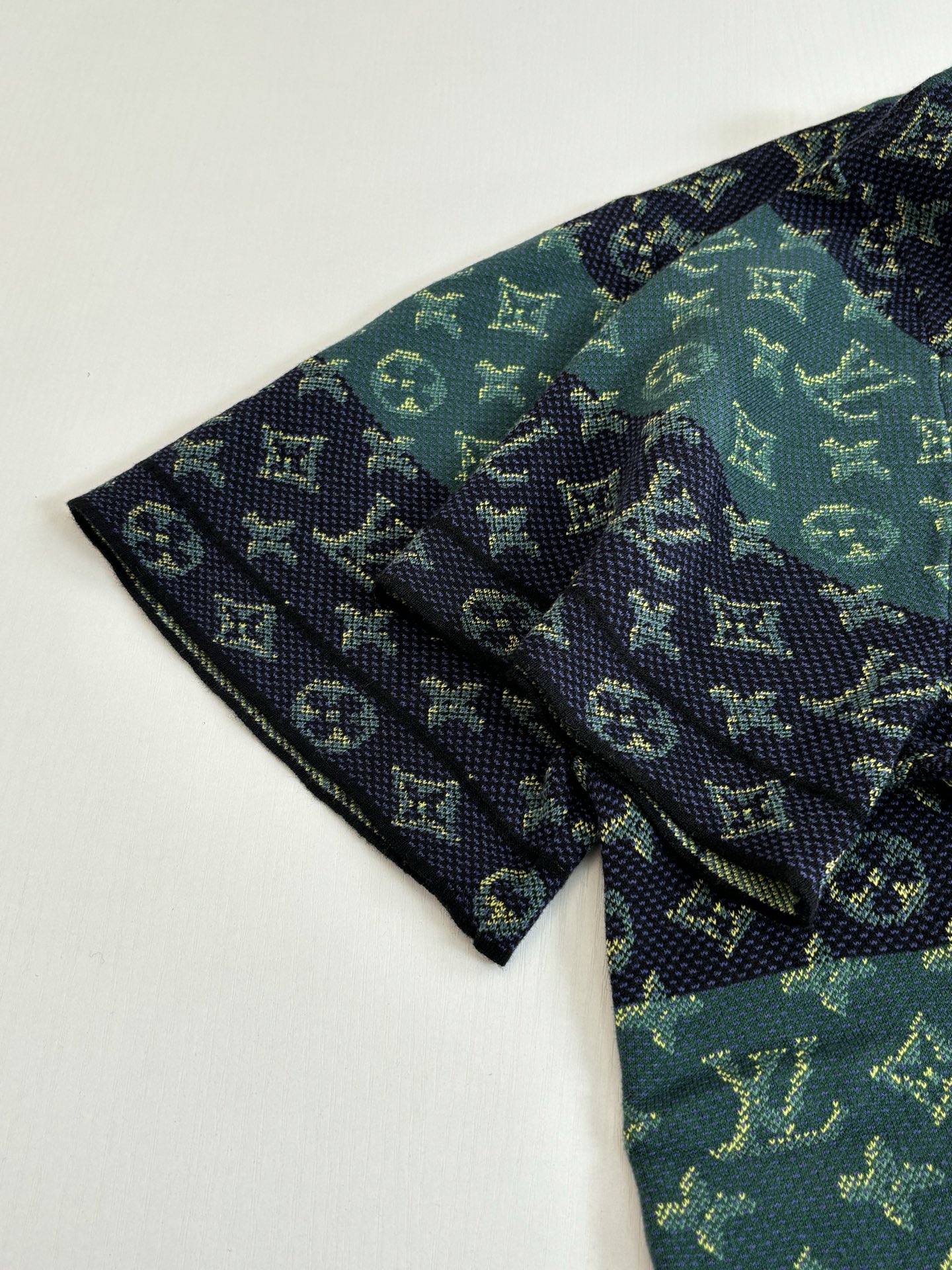 루이비통 모노그램 스트라이프 니트 티셔츠