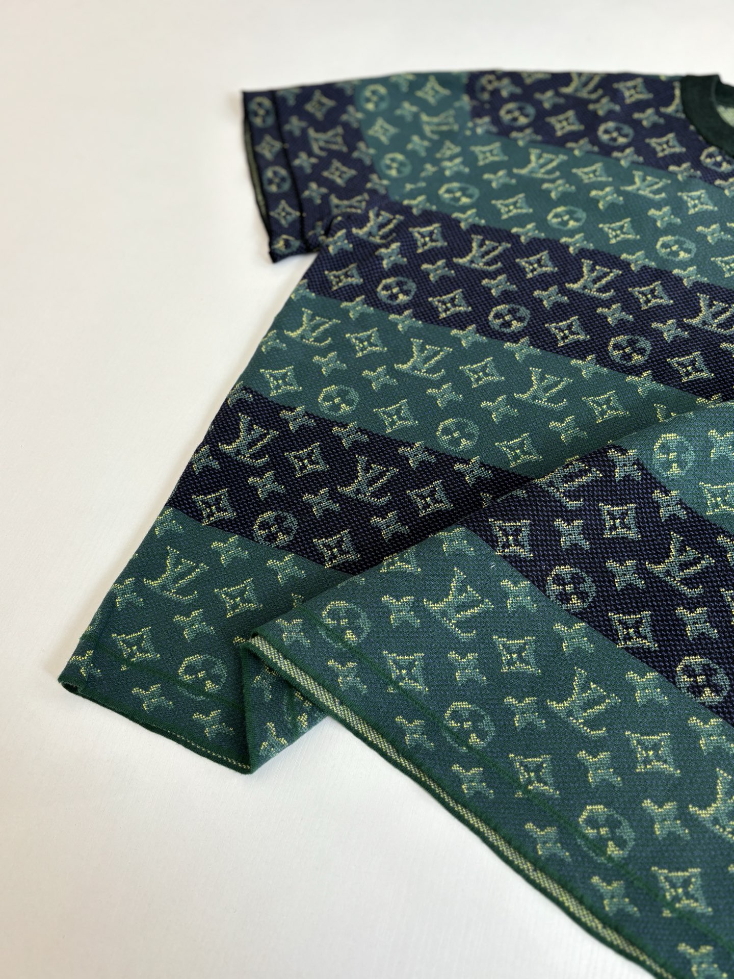 루이비통 모노그램 스트라이프 니트 티셔츠