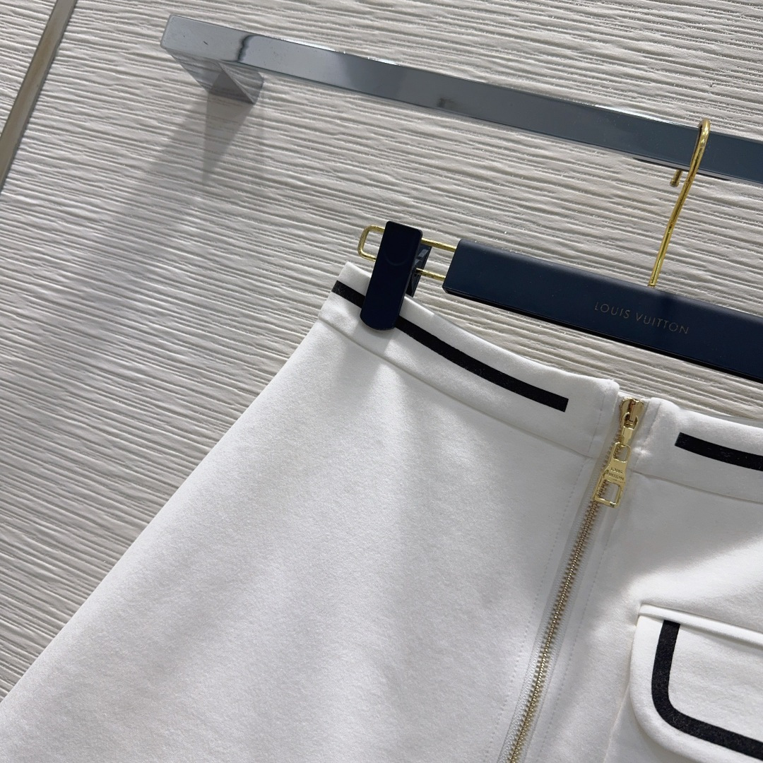 루이비통 지퍼드 미니 스커트