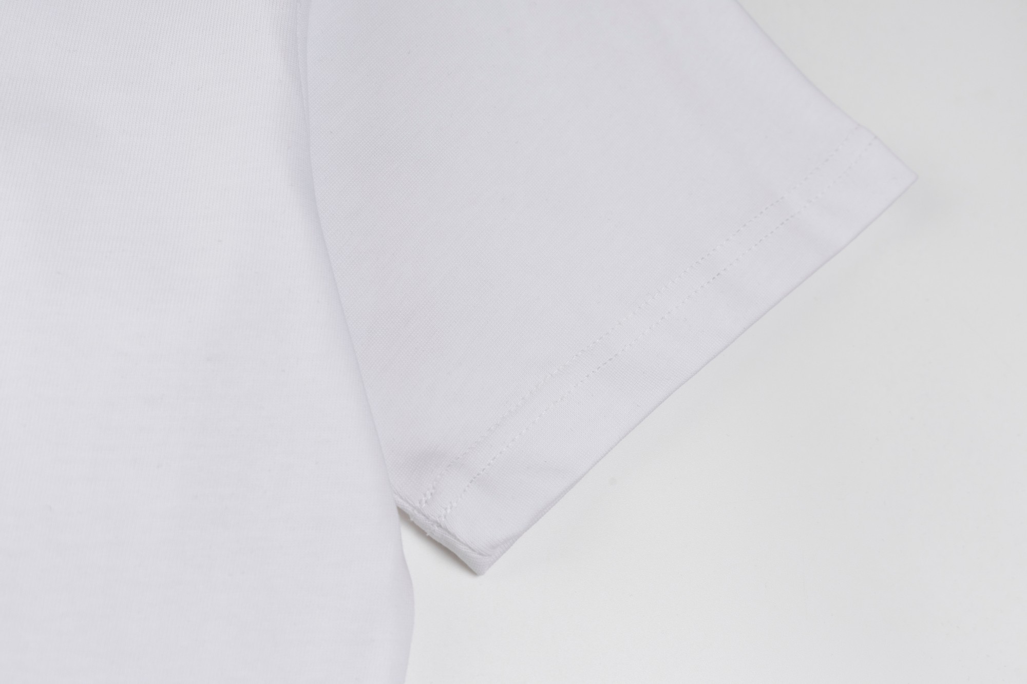 루이비통 스팟 로고 티셔츠