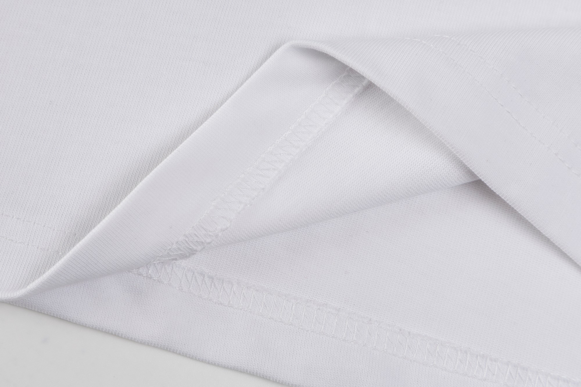 루이비통 스팟 로고 티셔츠